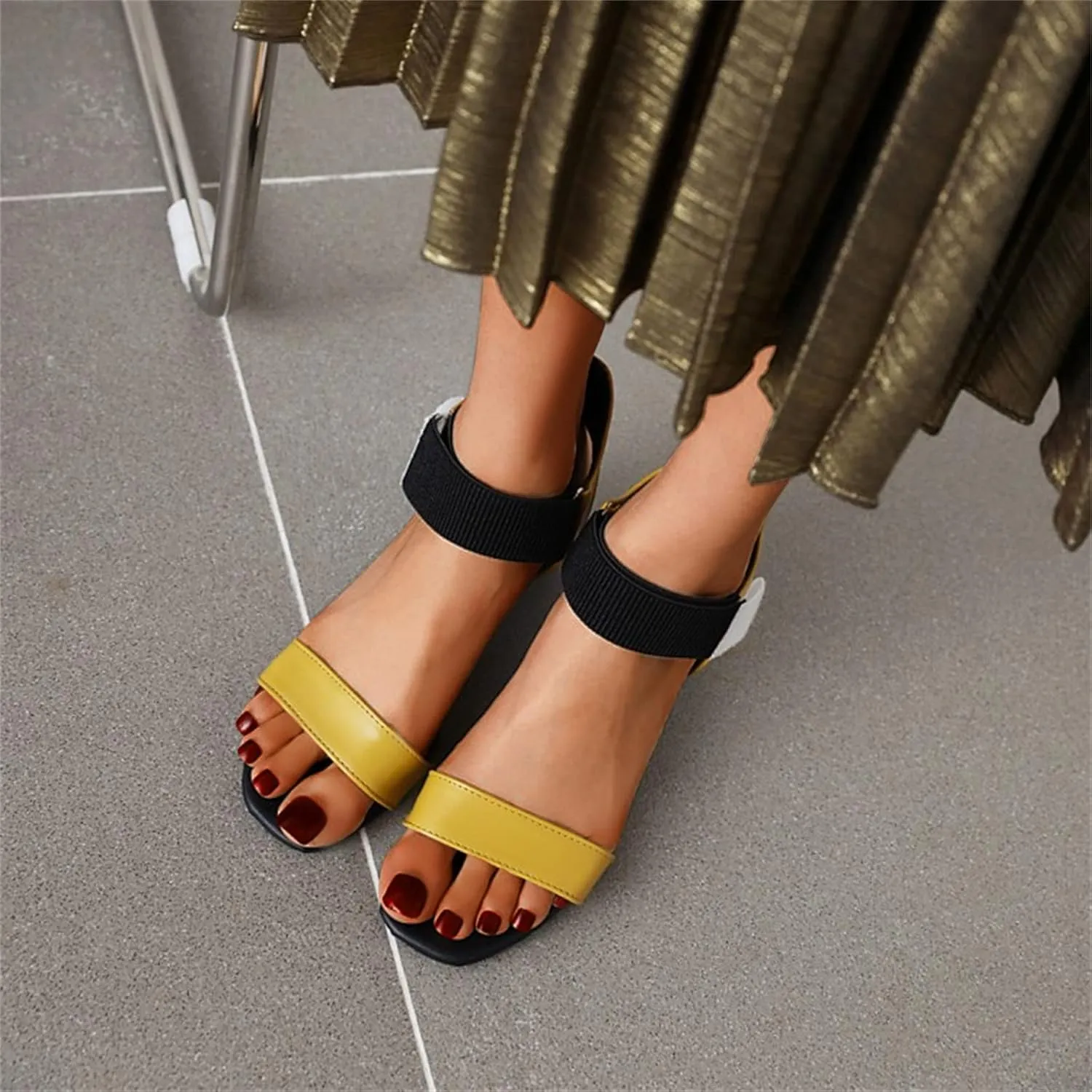 Ladies Fashion Blocking Leather Open Toe Hook Loop Thick High Heeled Sandals Thong Flip Flop Slippers for Women Summer
