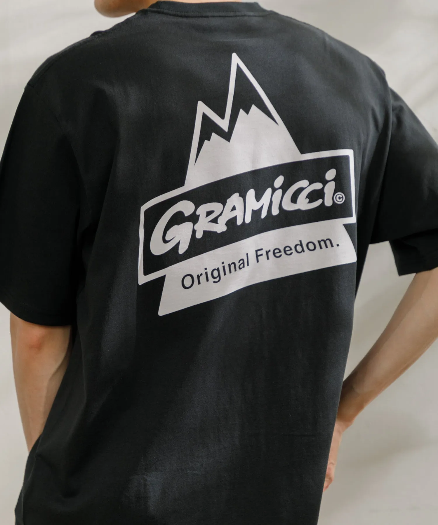 【MEN , WOMEN】GRAMICCI PEAK TEE