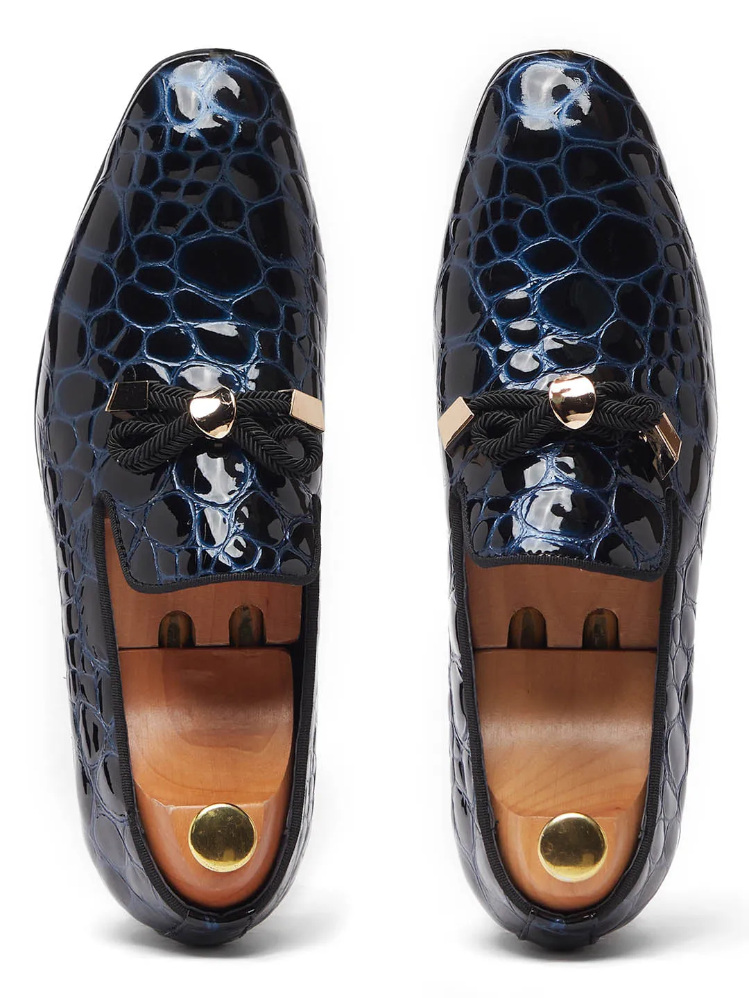 Sure, heres an optimized product title with modifiers:

Mens Stylish Scorpion Blue Leather Loafers - Comfortable Slip-On Dress Shoes