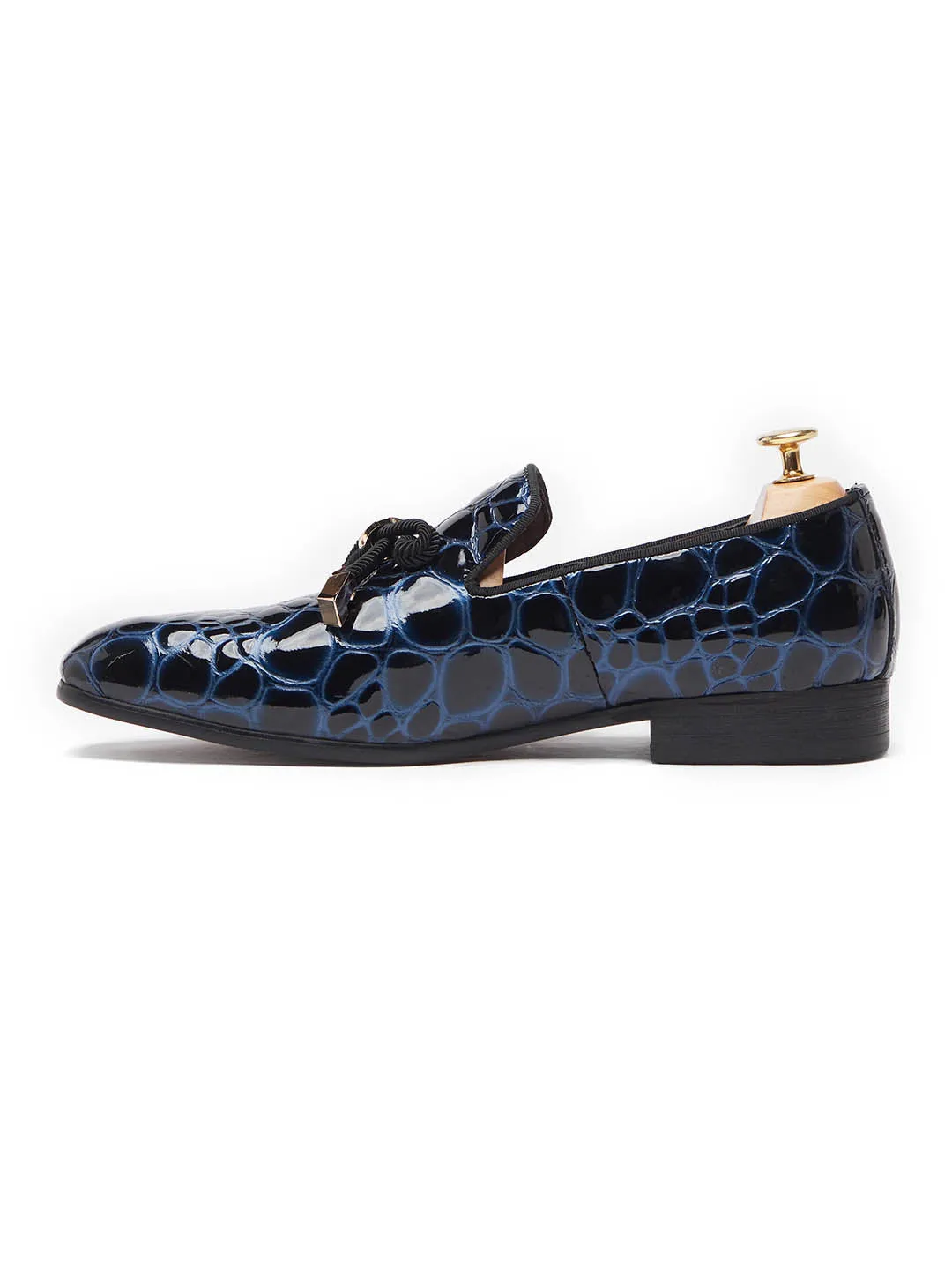 Sure, heres an optimized product title with modifiers:

Mens Stylish Scorpion Blue Leather Loafers - Comfortable Slip-On Dress Shoes
