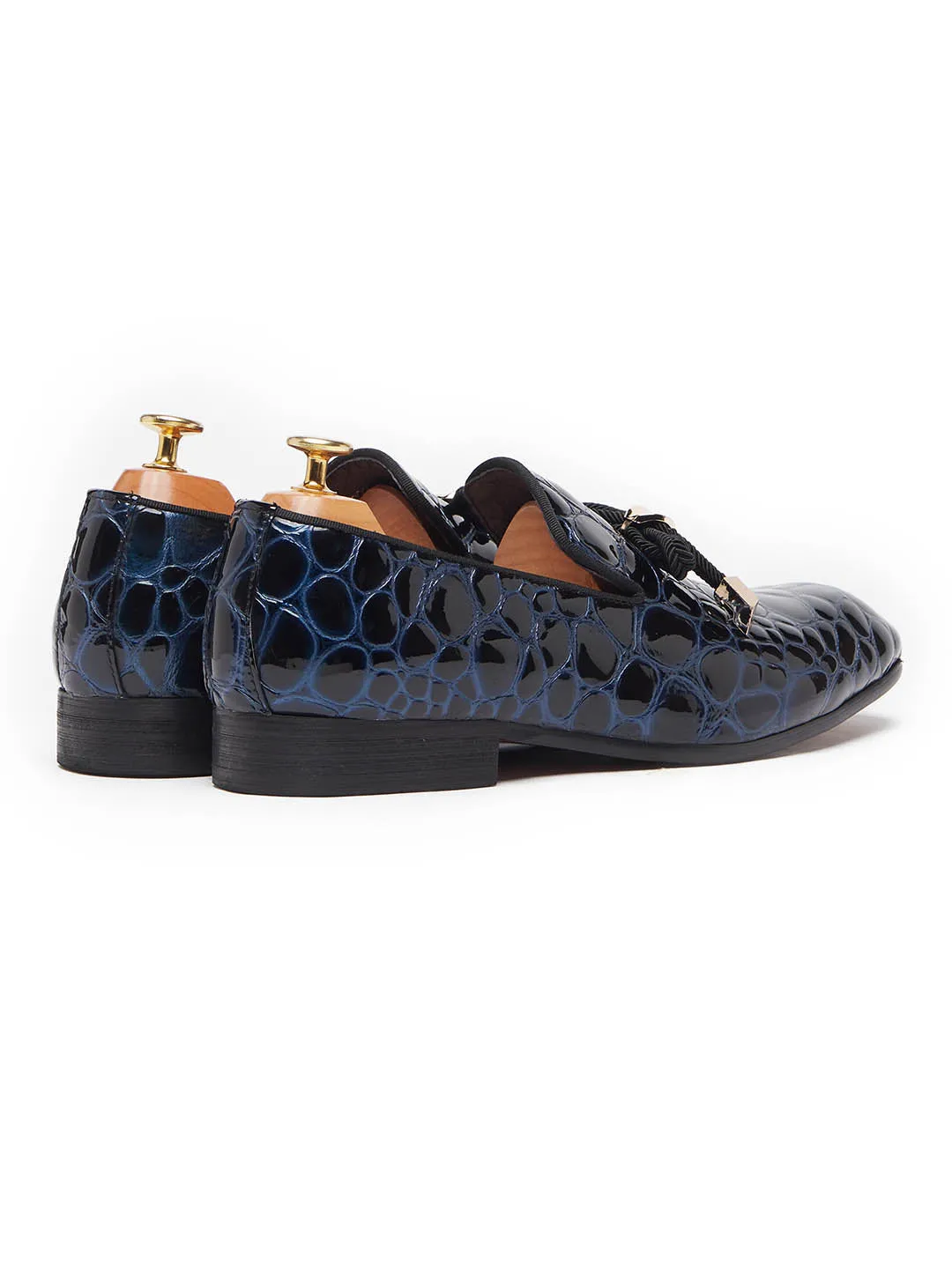 Sure, heres an optimized product title with modifiers:

Mens Stylish Scorpion Blue Leather Loafers - Comfortable Slip-On Dress Shoes