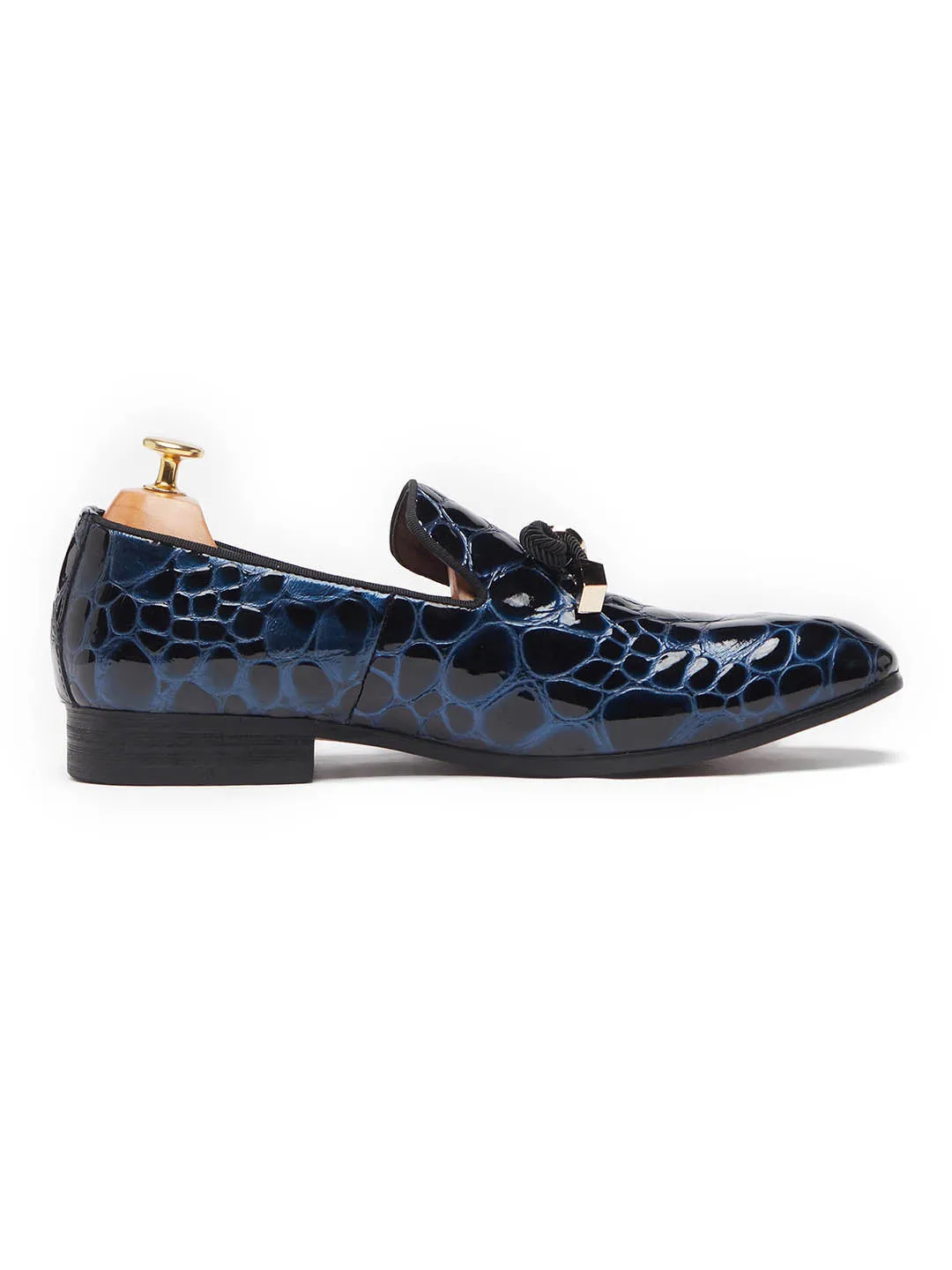 Sure, heres an optimized product title with modifiers:

Mens Stylish Scorpion Blue Leather Loafers - Comfortable Slip-On Dress Shoes