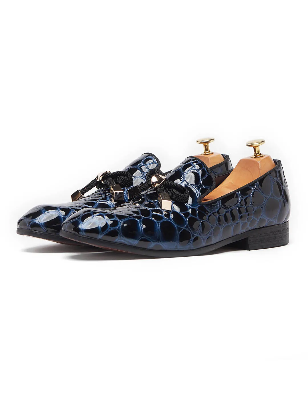 Sure, heres an optimized product title with modifiers:

Mens Stylish Scorpion Blue Leather Loafers - Comfortable Slip-On Dress Shoes